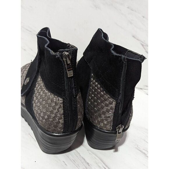 Bernie Mev New York Women's Black Gray Suede Jacqueline Wedge Bootie Size 38 - Picture 4 of 7